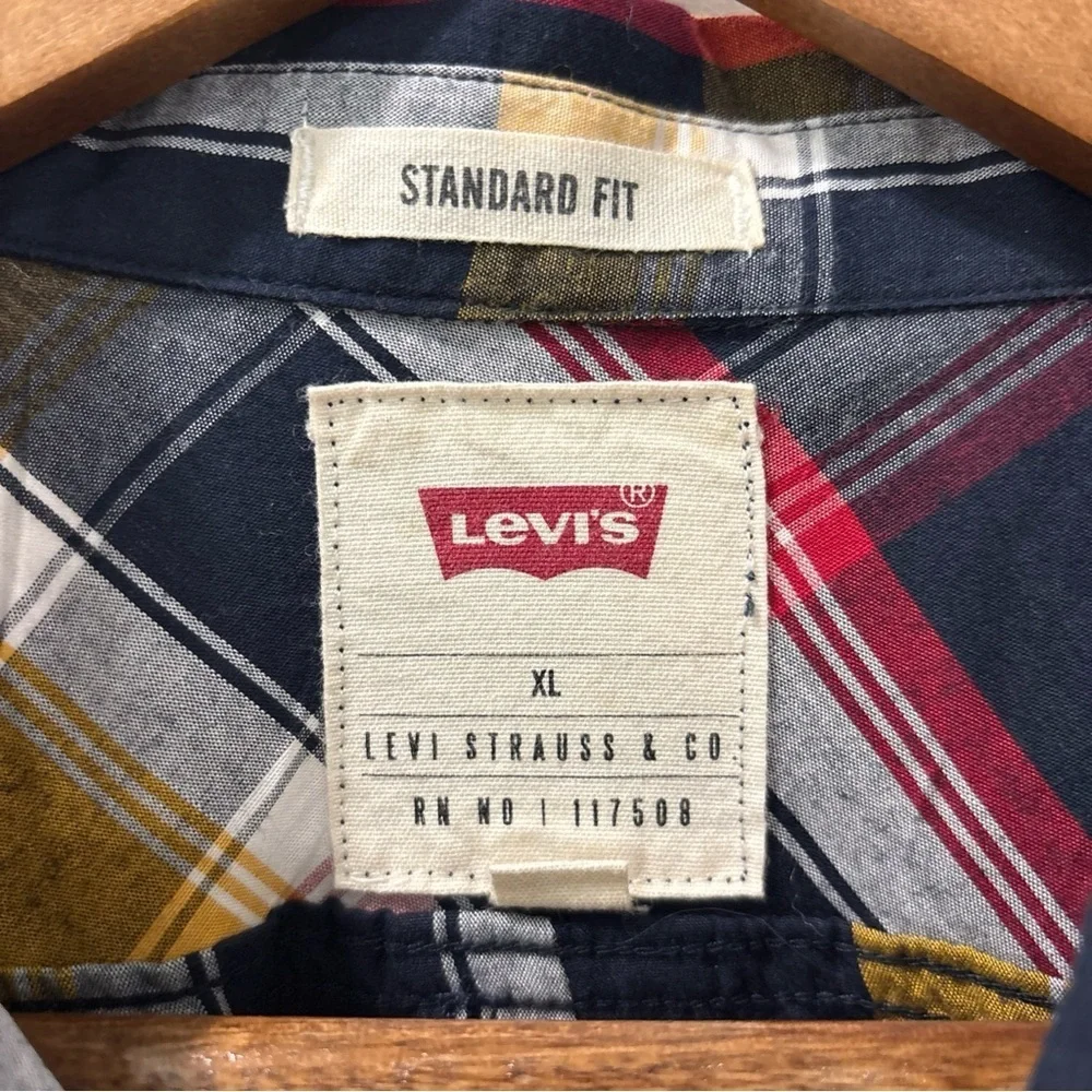 Levi’s Men’s Long Sleeve Woven Button Down Size XL Total Eclipse Plaid NWT